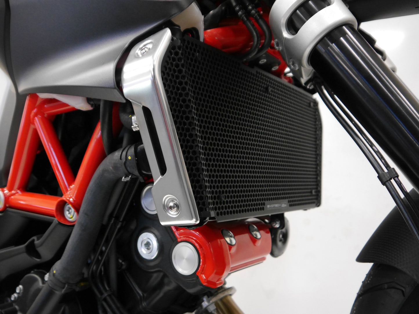 EVOTECH Aprilia Dorsoduro / Shiver Radiator Guard