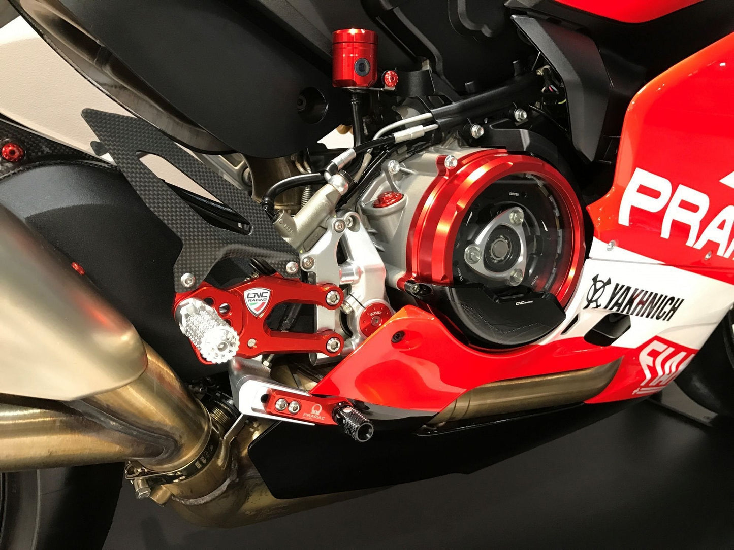 CA200 - CNC RACING Ducati Panigale V2 / Streetfighter Clear Clutch Cover