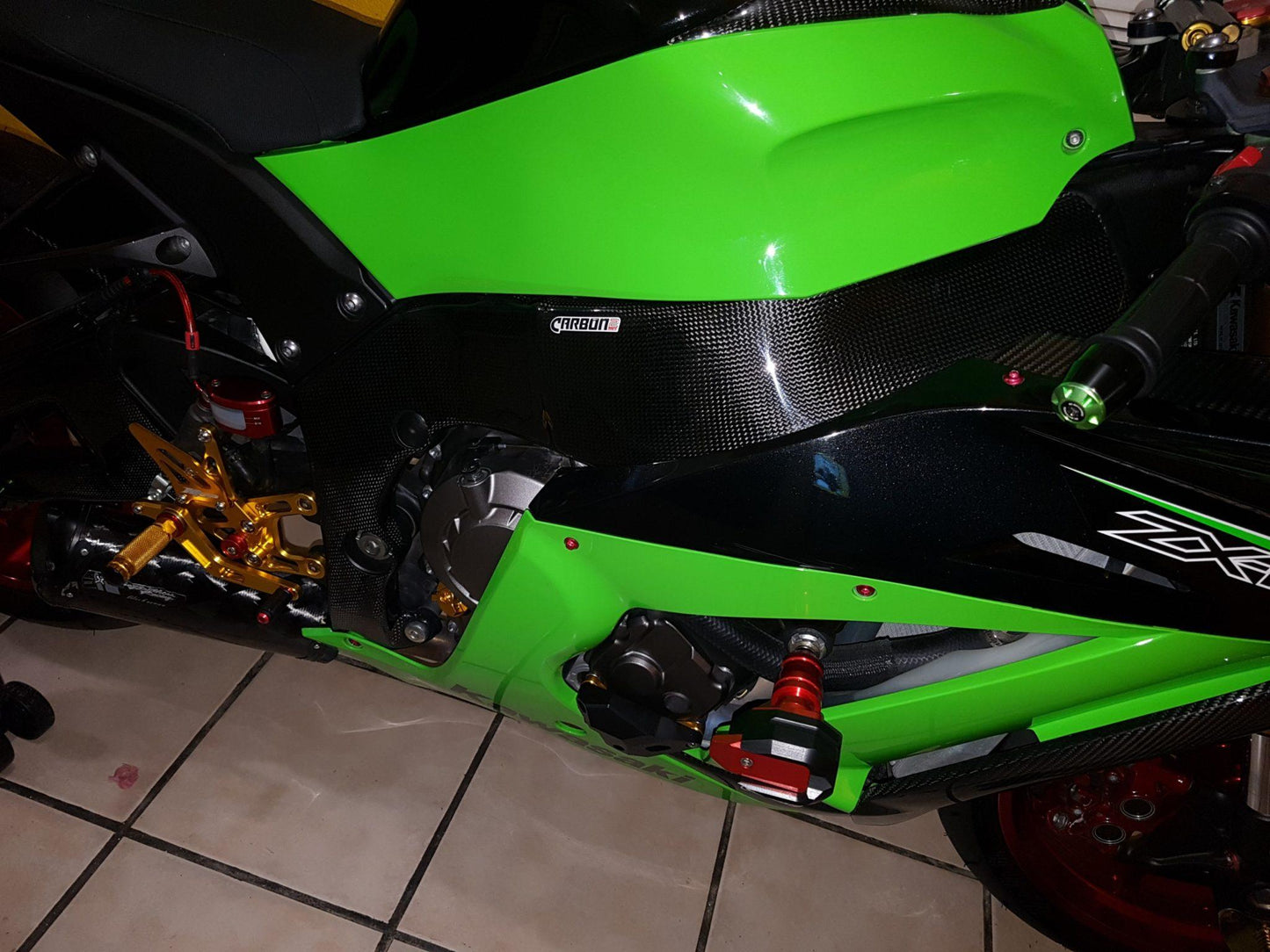 CARBON2RACE Kawasaki ZX-10R (11/15) Carbon Frame Covers