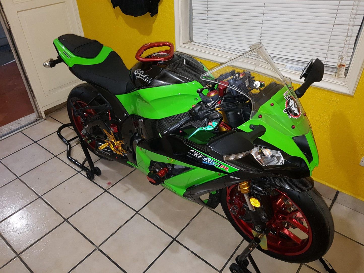 CARBON2RACE Kawasaki ZX-10R (11/15) Carbon Frame Covers