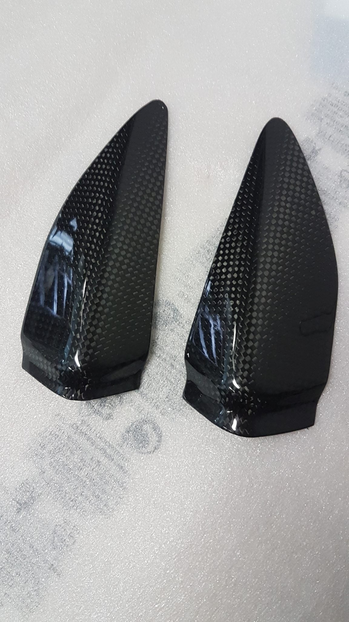 CARBON2RACE Yamaha YZF-R1 (15/...) Carbon Tank Sliders (small version)