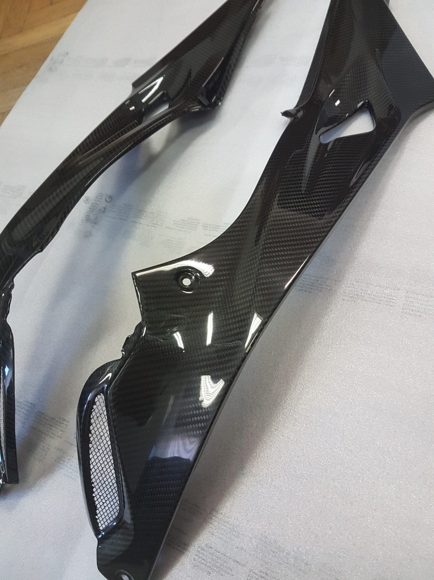 CARBON2RACE BMW S1000RR (15/18) Carbon Side Tank Panels