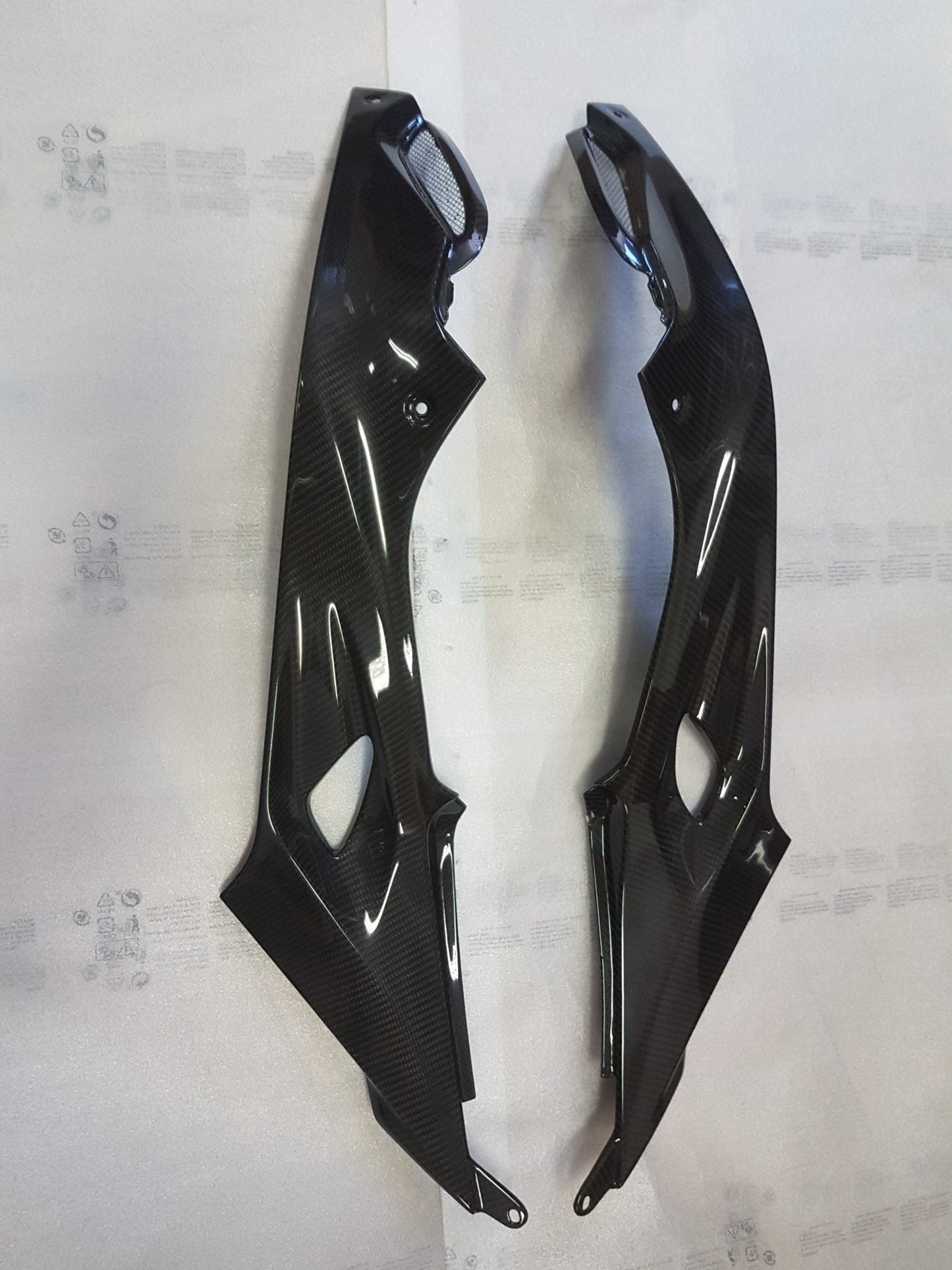 CARBON2RACE BMW S1000RR (15/18) Carbon Side Tank Panels