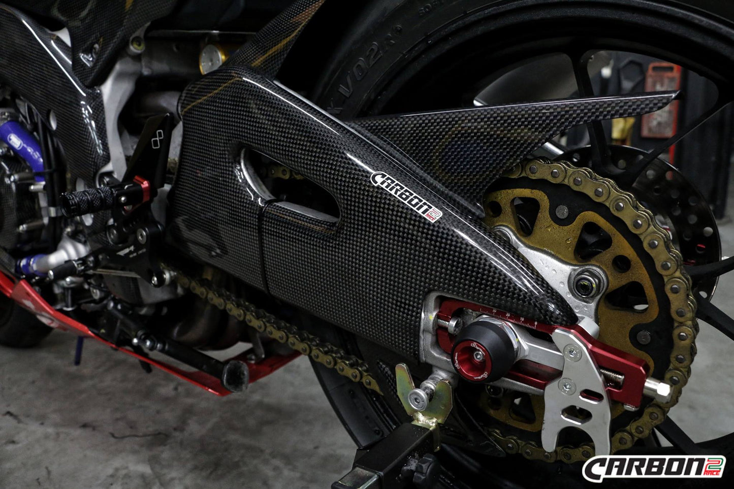 CARBON2RACE Aprilia RSV4 (09/20) Carbon Lower Chain Cover