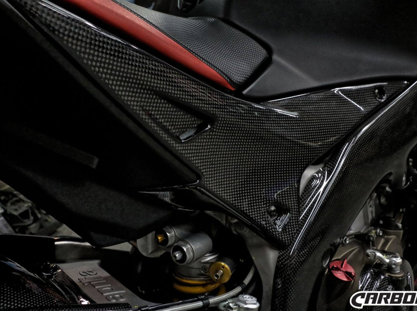 CARBON2RACE Aprilia RSV4 (09/20) Carbon Side Tank Panels