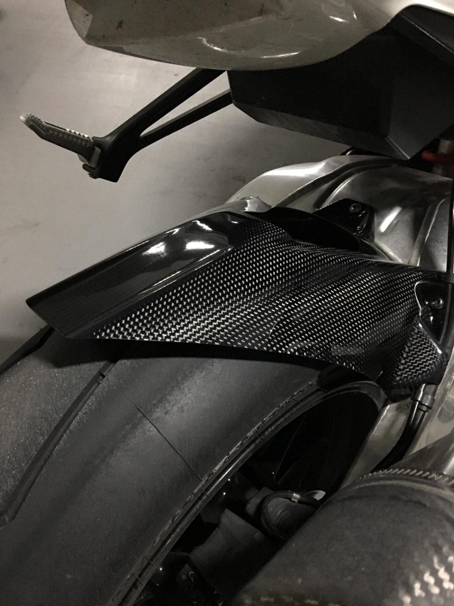 CARBON2RACE BMW S1000RR (09/18) Carbon Rear Hugger (with chain cover/ABS hole)