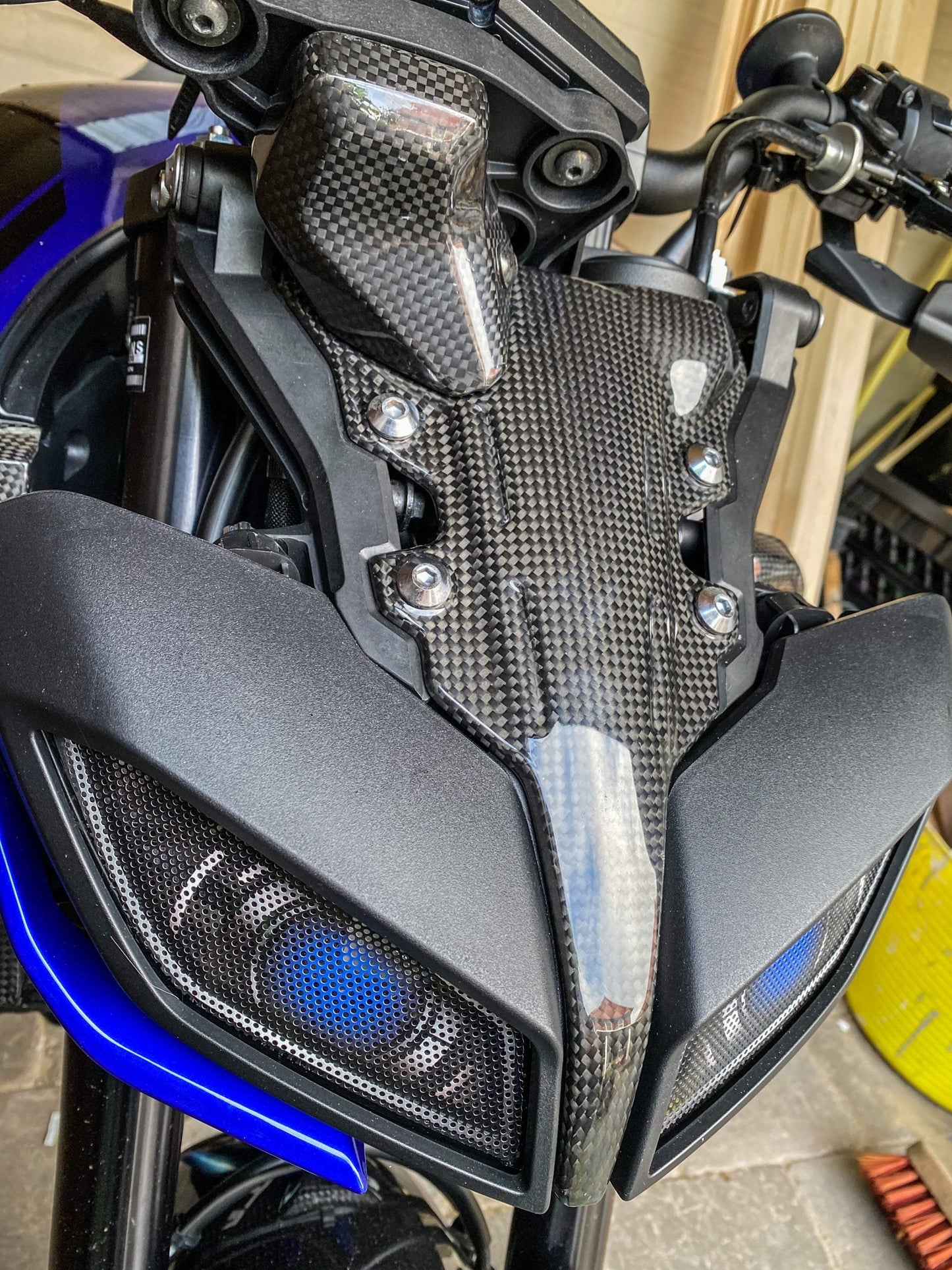 CARBON2RACE Yamaha MT-09 (17/20) Carbon Headlight Top Cover