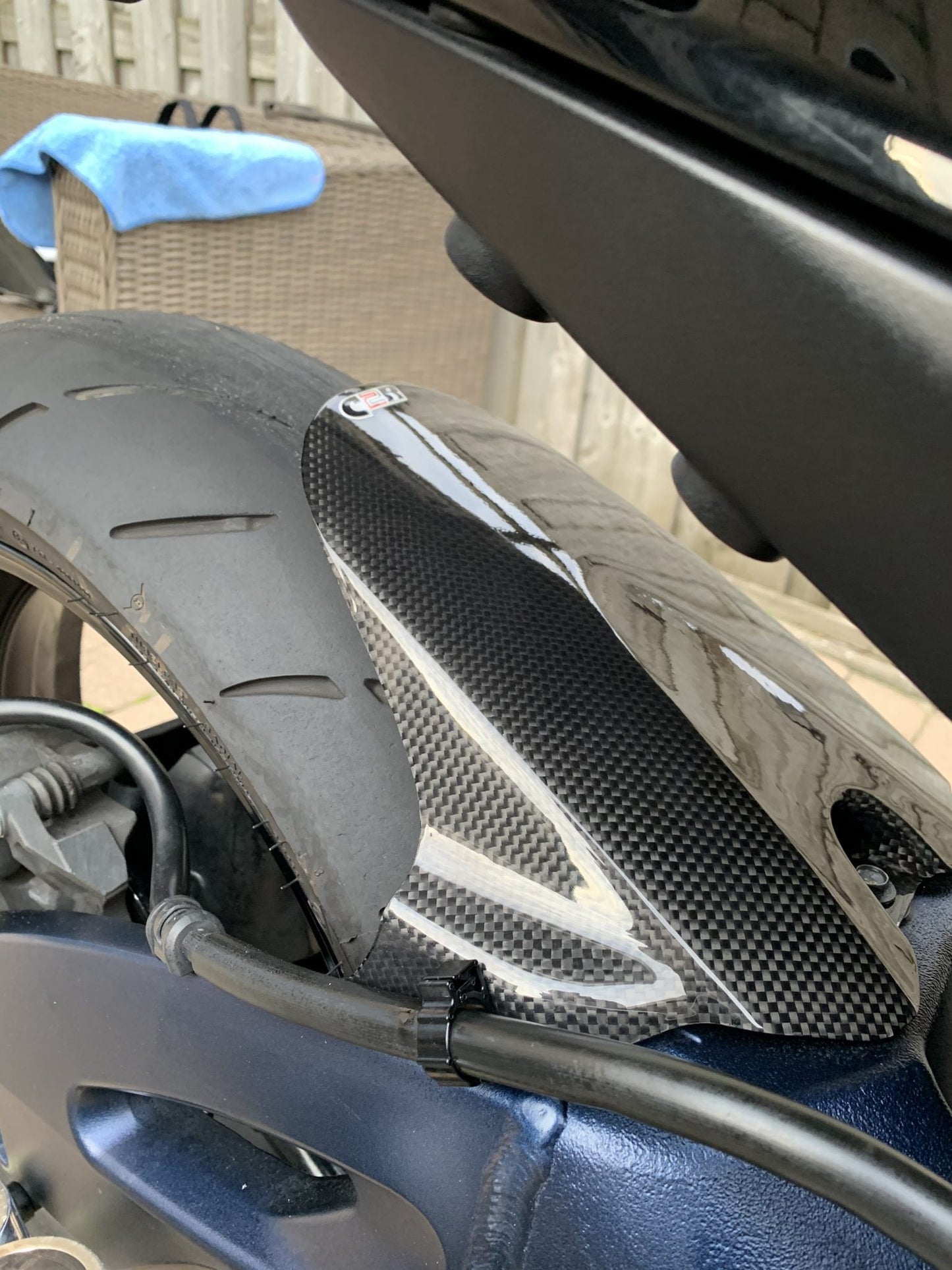 CARBON2RACE Suzuki GSX-R600/750 (06/10) Carbon Rear Hugger