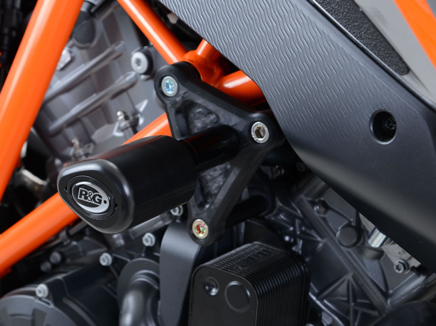 CP0408 - R&G RACING KTM 1290 Super Duke GT (16/20) Frame Crash Protection Sliders "Aero" – Accessories in the 2WheelsHero Motorcycle Aftermarket Accessories and Parts Online Shop