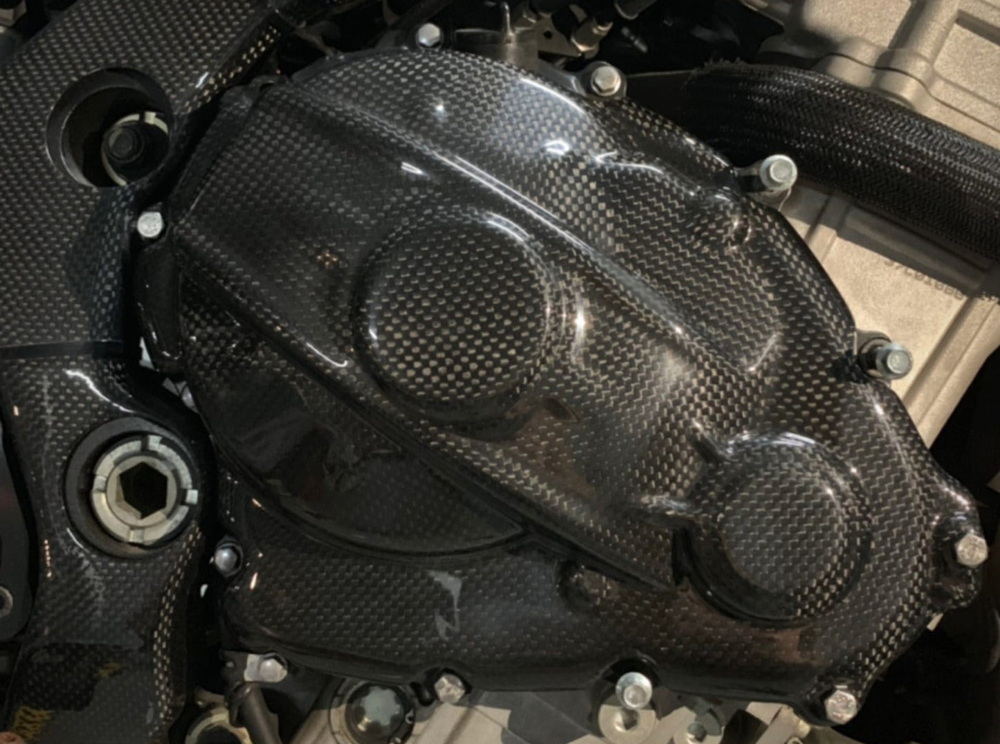 CARBON2RACE Suzuki GSX-R1000/1000R (17/...) Carbon Clutch Cover