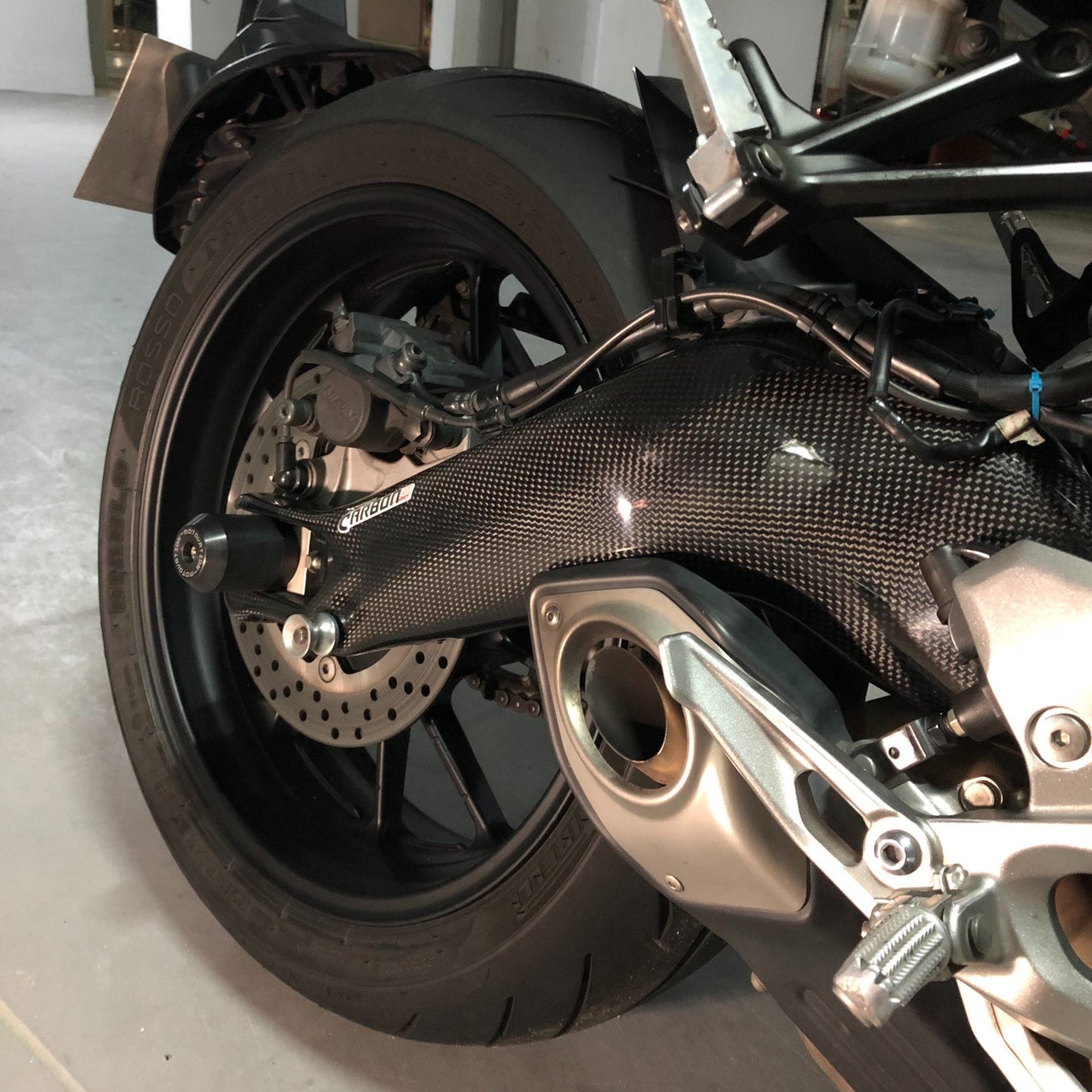 CARBON2RACE Yamaha MT-09 (14/20) Carbon Swingarm Covers