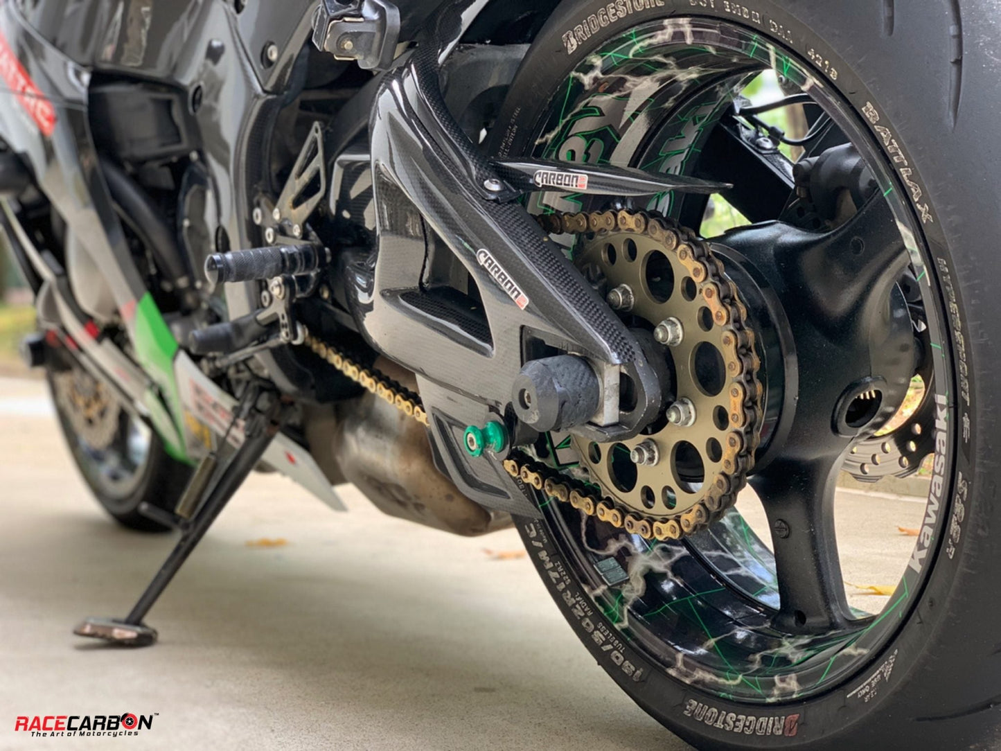 CARBON2RACE Kawasaki ZX-10R (2011+) Carbon Chain Cover