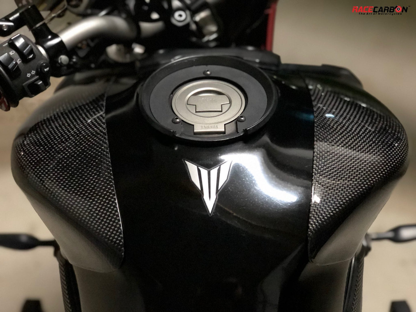 CARBON2RACE Yamaha MT-09 (14/20) Carbon Fuel Tank Sliders