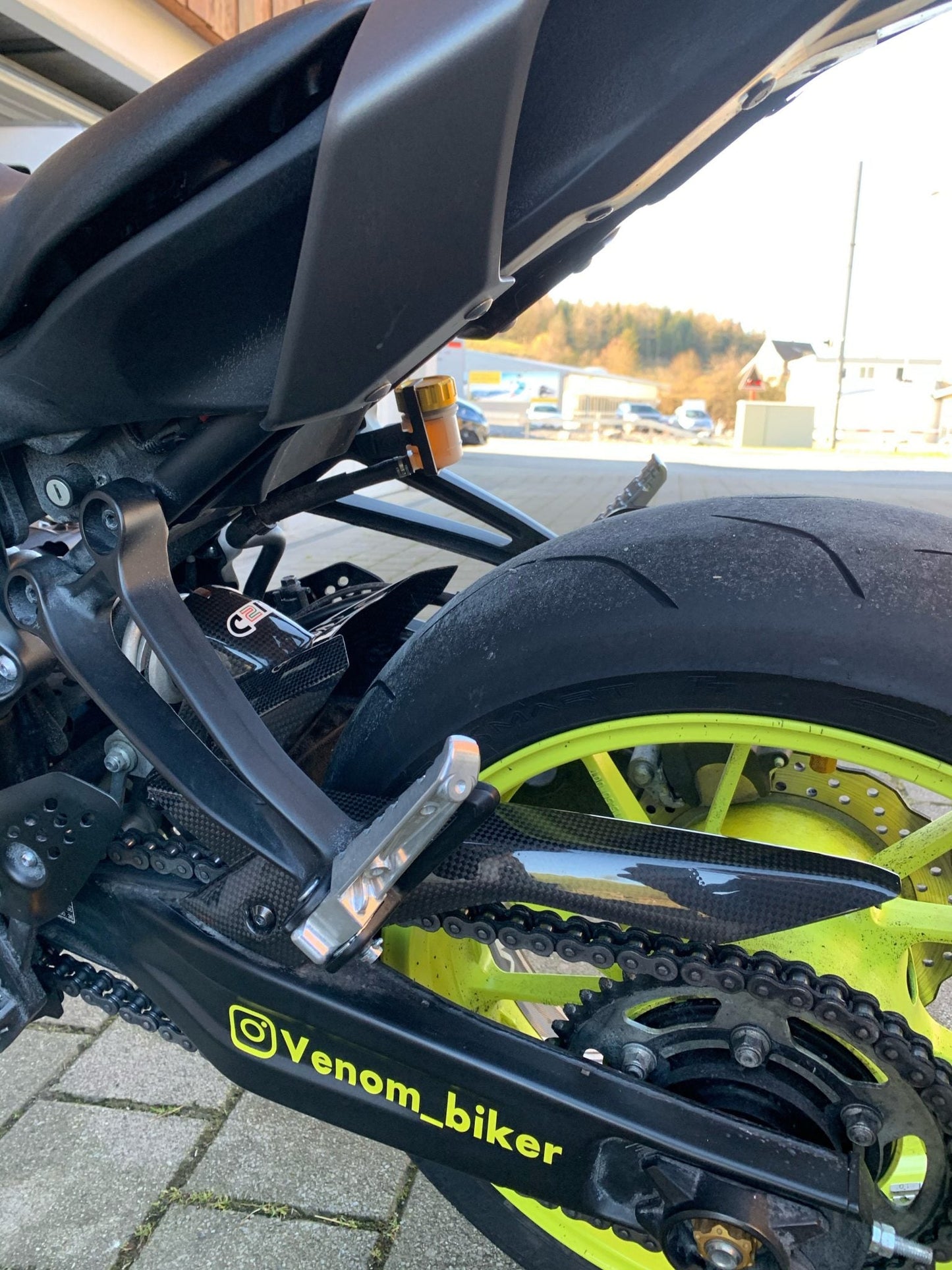 CARBON2RACE Yamaha MT-07 Carbon Rear Hugger (with chain cover)