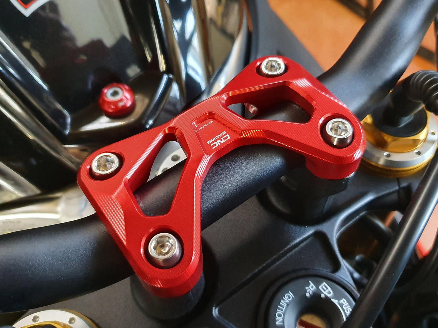 RM256 - CNC RACING Aprilia Tuono V4 1100 Handlebar Top Clamp