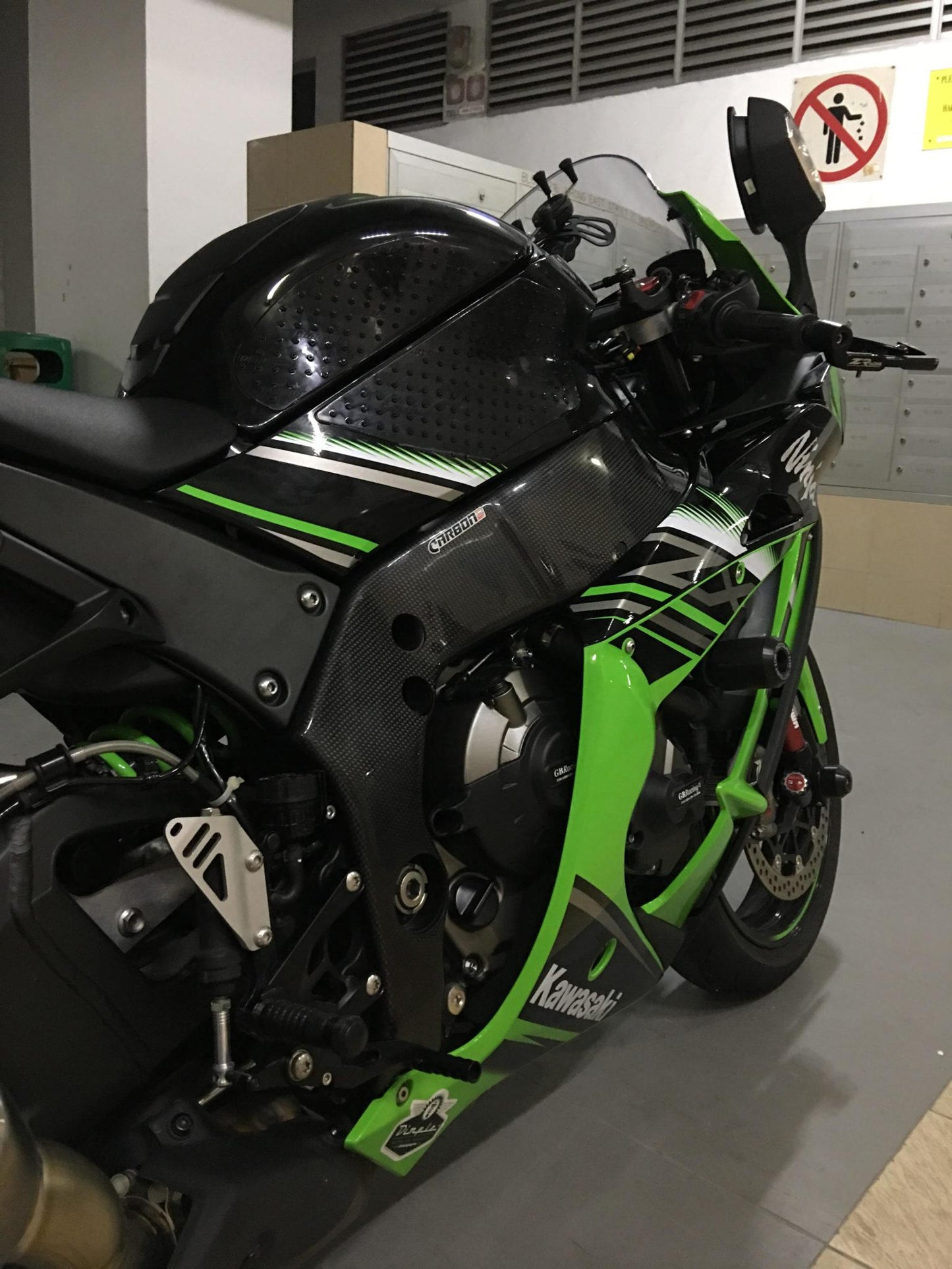 CARBON2RACE Kawasaki ZX-10R (16/...) Carbon Frame Covers