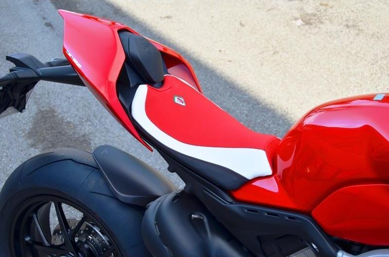 CSV401 - DUCABIKE Ducati Panigale V4 Seat Cover (pilot)