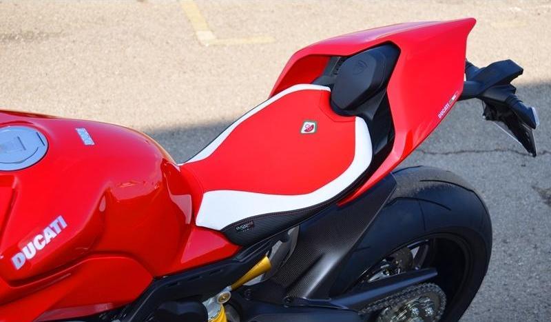 CSV401 - DUCABIKE Ducati Panigale V4 Seat Cover (pilot)