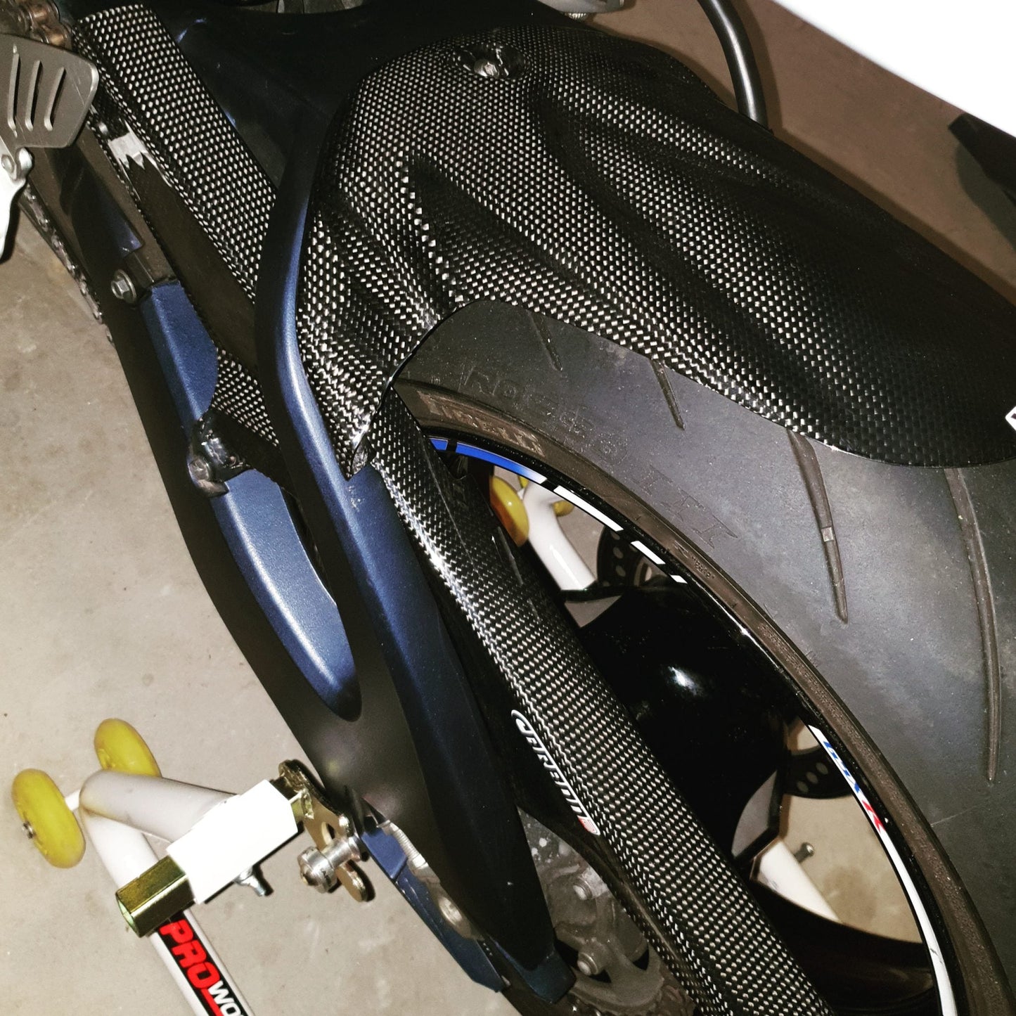 CARBON2RACE Suzuki GSX-R600/750 (11/18) Carbon Chain Cover