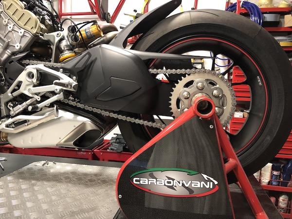 CARBONVANI Ducati Panigale V4 / V4R Carbon Swingarm Guard (DPS model)