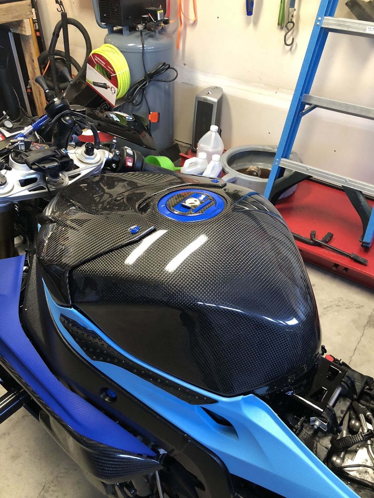 CARBON2RACE BMW S1000RR (09/18) Carbon Fuel Tank Cover