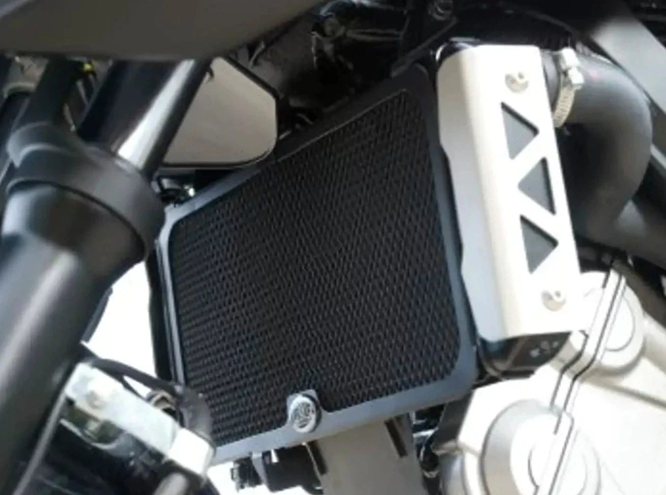 RAD0136 - R&G RACING Suzuki SV650 Radiator Guard – Accessories in the 2WheelsHero Motorcycle Aftermarket Accessories and Parts Online Shop