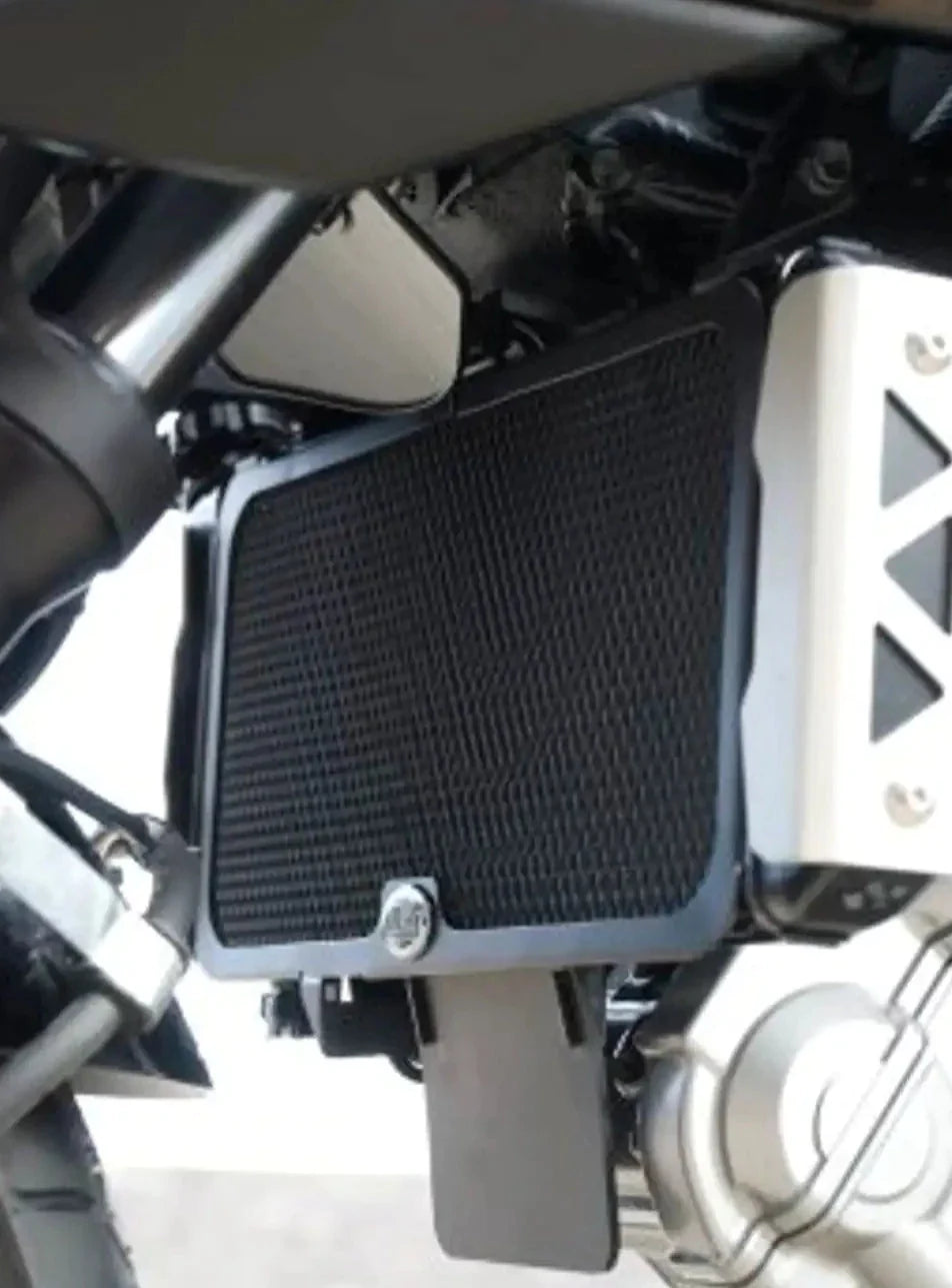 RAD0136 - R&G RACING Suzuki SV650 Radiator Guard – Accessories in the 2WheelsHero Motorcycle Aftermarket Accessories and Parts Online Shop