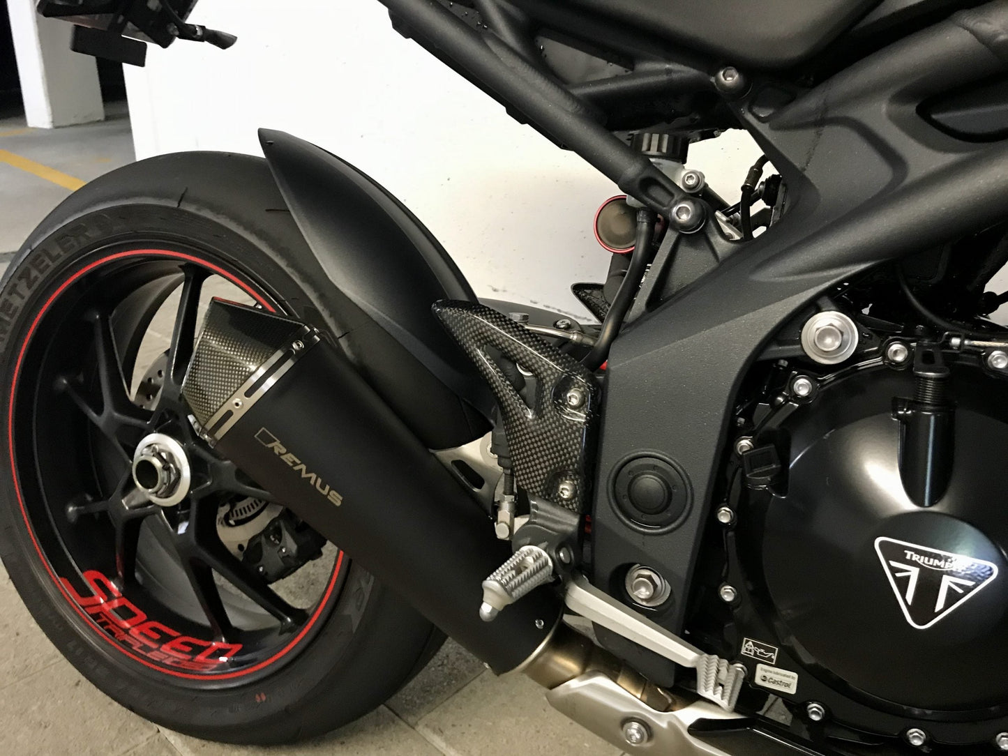 CARBON2RACE Triumph Speed Triple 1050 (11/15) Carbon Heel Plates