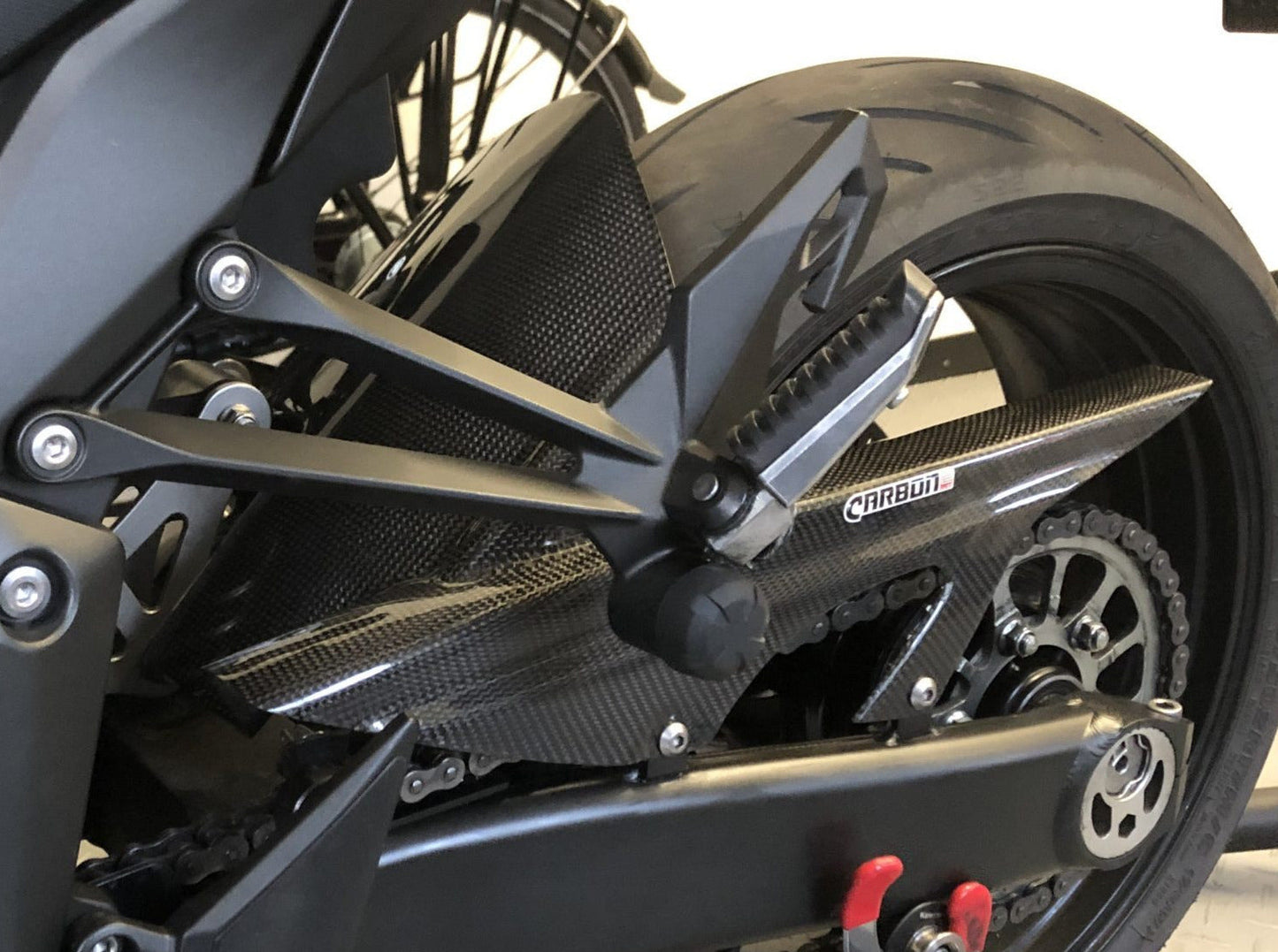 CARBON2RACE Kawasaki Ninja 1000/Z1000SX Carbon Rear Hugger (with chain cover)