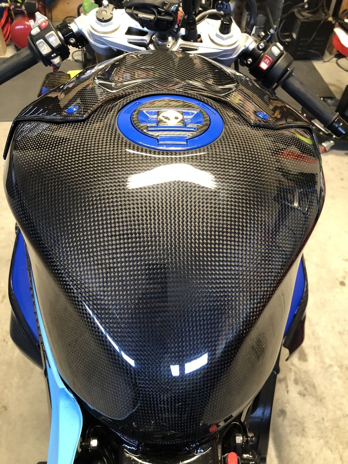 CARBON2RACE BMW S1000RR (09/18) Carbon Fuel Tank Cover