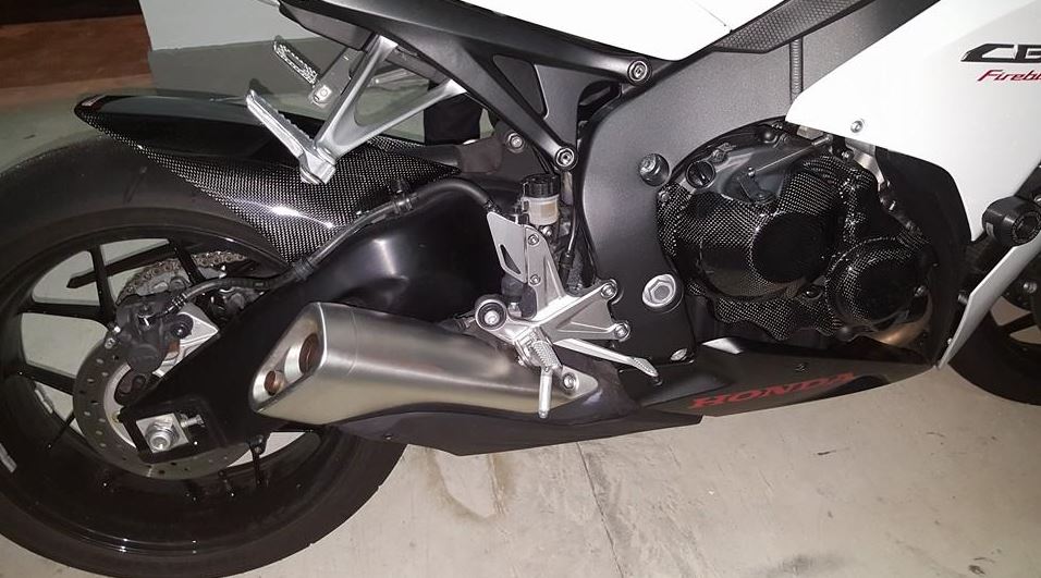 CARBON2RACE Honda CBR1000RR (08/19) Carbon Rear Hugger (extended)