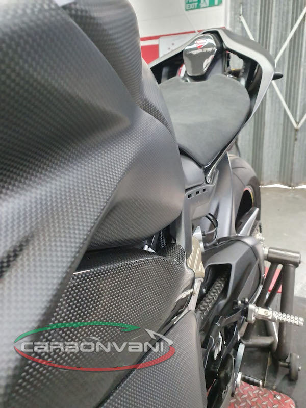 CARBONVANI Ducati Panigale V4 / V4R Full Carbon Fairing Set (8 parts; Stealth version)