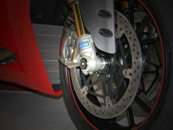 TRD04 - DUCABIKE Ducati Front Wheel Right Cap