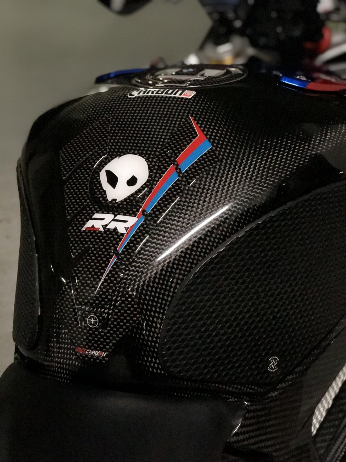 CARBON2RACE BMW S1000RR (09/18) Carbon Fuel Tank Cover